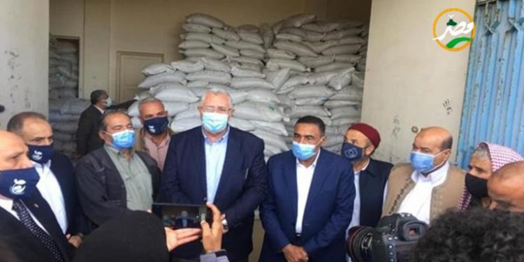 وزير الزراعة يوزع 140 طن تقاوي لزراعة المناطق المطرية