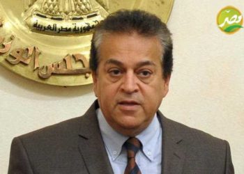“وزير التعليم العالي”  يحسم موعد عودة الدراسة وعقد امتحانات الجامعات