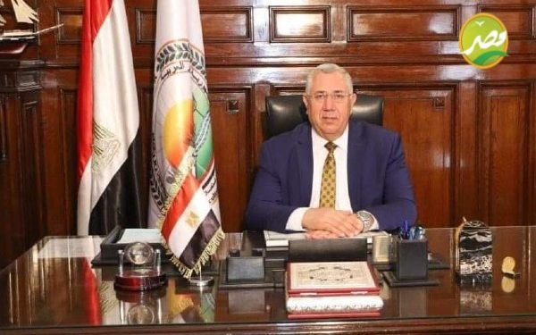 وزير الزراعة :تصدير الدواجن والكتاكيت وبيض التفريخ والمائدة إلى الدول العربية وشرق أسيا وأفريقيا 1 « القصير » يشيد بمبادرة البنك الزراعي بتسوية ديون الفلاحين المتعثرين
