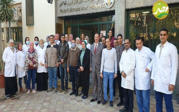 «الزراعة» تعلن نجاح جديد لمعامل مكافحة مرض العفن البنى في البطاطس 1 «الزراعة» تعلن نجاح جديد لمعامل مكافحة مرض العفن البنى في البطاطس