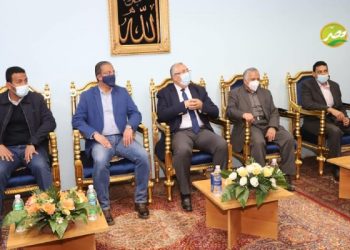 وزير الزراعة ومحافظ الفيوم يتفقدان المشروع القومى لانتاج البيض الخالي من المسببات المرضية