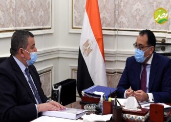 «رئيس الوزراء» يتابع مع «وزير الإعلام» مشروع رقمنة الإعلام المصرى