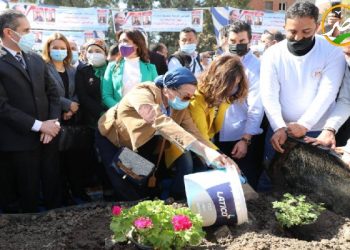 وزيرتا “البيئة والهجرة” فى زيارة لصفط تراب بالمحلة الكبرى لتفقد اعمال التطوير بالقرية