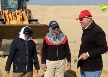 «وزير الزراعة» يشيد بالفريق البحثي لمواصلته العمل في صحراء غرب السويس رغم الطقس السيء