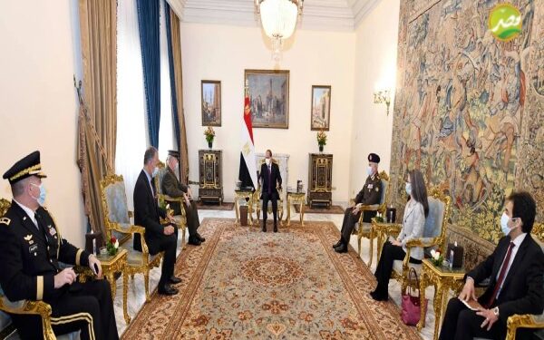 الرئيس السيسي يوجه باستعادة المكانة العالمية لـ"القطن المصري، وإقامة صناعات وطنية تعتمد عليه لتوفير منتجات قطنية عالية 1 “الرئيس  السيسي” يستقبل ماكينزي “قائد القيادة المركزية الأمريكية” و جوناثان كوهين “سفير الولايات المتحدة الأمريكية” بالقاهرة