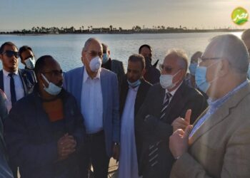 “القصير وفودة ” يتفقدان ميناء الصيد بمدينة الطور ومصنع الثلج ويستمعا إلى مطالب الصيادين