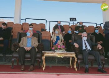 القصير والهجان يتابعان سباق الهجن