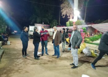 «رئيس قطاع الإرشاد الزراعي» يتفقد معرض زهور الربيع قبل ساعات من افتتاحه