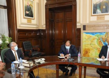 وزير الزراعة يبحث مع محافظ الوادى تنمية الثروة السمكية ومشروع الري الحديث بالمحافظة