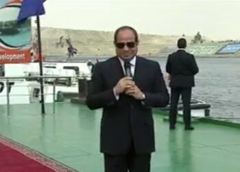 خلال تفقده المجرى الملاحي «الرئيس السيسي» يطمئن المصريين بشأن سد النهضة