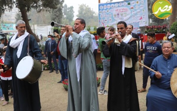 “عيد الأم ” «الزراعة» ترسم البهجة على وجه الأم المصرية وتوزع 1500 هدية لرواد حديقة الأورمان