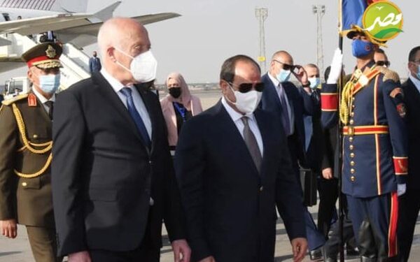 «الرئيس السيسي» يستقبل «الرئيس التونسي» بمطار القاهرة لبحث عدد من القضايا الإقليمية