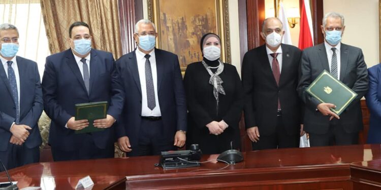 "الزراعة والصناعة" يشهدان توقيع بروتوكول تعاون مشترك لدعم المشروعات الصغيرة ومتناهية الصغر في الريف 1 “الزراعة والصناعة” يشهدان توقيع بروتوكول تعاون مشترك لدعم المشروعات الصغيرة ومتناهية الصغر في الريف