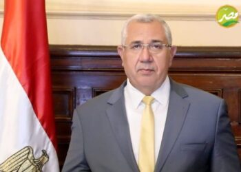 «وزير الزراعة» يتدخل لانهاء ازمتى توريد البنجر والكهرباء بالمنيا