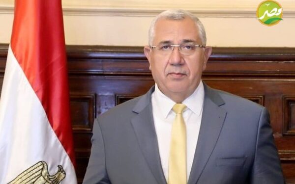 «وزير الزراعة» يتدخل لانهاء ازمتى توريد البنجر والكهرباء بالمنيا