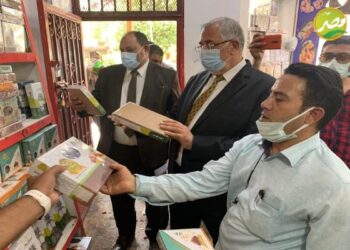 «وزير الزراعة» يقوم بجولة مفاجأة لمنافذ وزارة الزراعة بالدقي