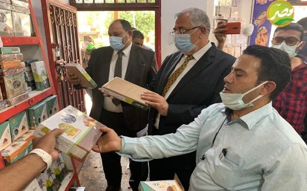 «وزير الزراعة» يقوم بجولة مفاجأة لمنافذ وزارة الزراعة بالدقي 1 «وزير الزراعة» يقوم بجولة مفاجأة لمنافذ وزارة الزراعة بالدقي