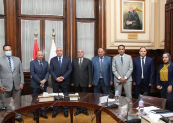 «وزير الزراعة» يلتقى رئيس شركة أمات الدواجن السعودية ويؤكد على دعم الدولة للاستثمار المحلى والعربي والأجنبي