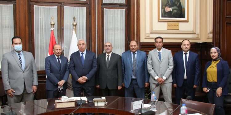 «وزير الزراعة» يلتقى رئيس شركة أمات الدواجن السعودية ويؤكد على دعم الدولة للاستثمار المحلى والعربي والأجنبي 1 «وزير الزراعة» يلتقى رئيس شركة أمات الدواجن السعودية ويؤكد على دعم الدولة للاستثمار المحلى والعربي والأجنبي