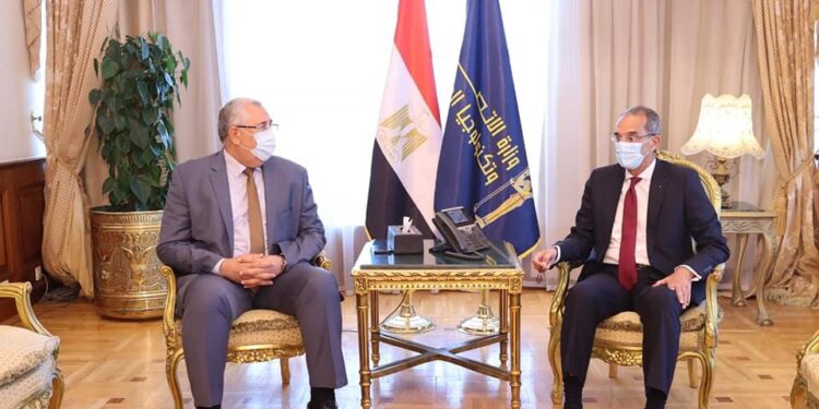 وزيرا «الزراعة والاتصالات» يتابعان مشروعات التحول الرقمى فى قطاع الزراعة 1 وزيرا «الزراعة والاتصالات» يتابعان مشروعات التحول الرقمى فى قطاع الزراعة