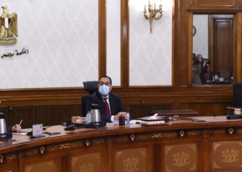 رئيس الوزراء يتابع مخططات تطوير الطرق والمحاور المرورية بمحافظة الجيزة