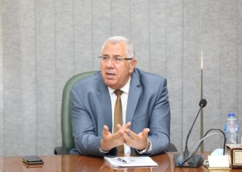 وزير الزراعة يبحث تطوير سلاسل منتجات الألبان ويؤكد توجيهات فخامة الرئيس بتوفير منتجات صحية وآمنة