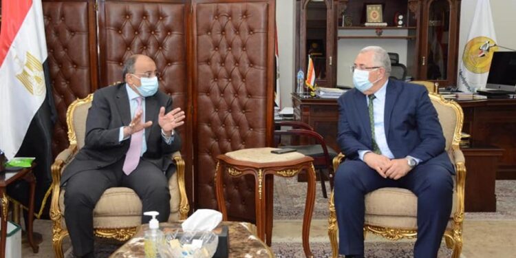 وزيرا "الزراعة و التنمية المحلية" يستعرضان معدلات تنفيذ المشروع القومي لتطوير المجازر 1 “وزير الزراعة” يؤكد تعظيم الاستفادة من نواتج الذبح “عظام ودهون وأحشاء وبعض مرفوضات اللحوم”