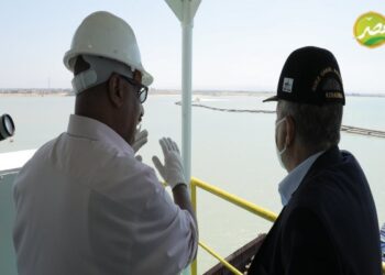 «الفريق أسامة ربيع» ..كميات التكريك بالبحيرات المرة الصغرى بلغت 557 ألف متراً مكعبا