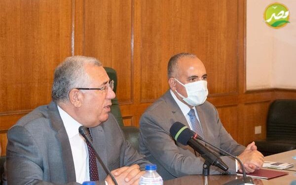 وزيرا «الزراعة والري» " يترأسا اجتماعاً لدراسة مشروع التحول لــ"نظم الرى الحديث" 1 وزيرا «الزراعة والري» ” يترأسا اجتماعاً لدراسة  مشروع التحول لــ”نظم الرى الحديث”