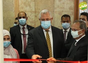«وزير الزراعة» يفتتح صوبة اقلمة النخيل بمركز بحوث الصحراء