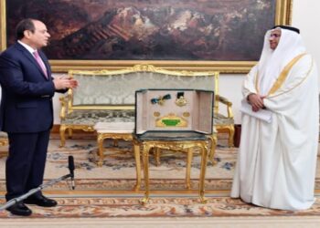منح «الرئيس السيسي»وسام القائد و«العسومي»  قدم مصر للعالم كنموذج تنموي عربي زاخر بالانجازات