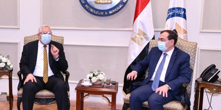 وزيرا "الزراعة والبترول" يبحثان التنسيق بين الوزارتين لدعم التعاون في منظومة صناعة الاسمدة 1  وزيرا “الزراعة والبترول” يبحثان التنسيق بين الوزارتين لدعم التعاون في منظومة صناعة الاسمدة