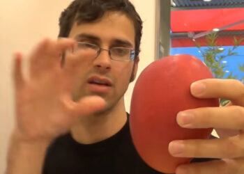 «بيض الشمس» حبة مانجة واحدة بــ 1500 دولار