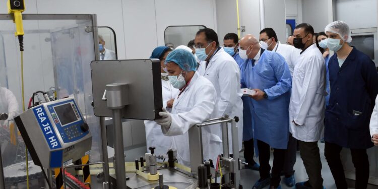 «رئيس الوزراء» يشهد إنتاج أول مليون جرعة من لقاح فيروس كورونا المصنع محلياً بشركة "فاكسيرا" 1 «رئيس الوزراء» يشهد إنتاج أول مليون جرعة من لقاح فيروس كورونا المصنع محلياً بشركة “فاكسيرا”