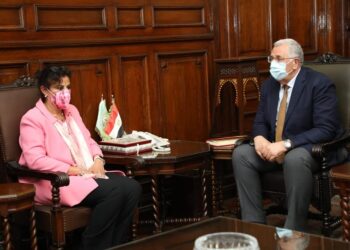 وزير الزراعة يبحث مع المدير الاقليمي لـ «الايفاد» بالقاهرة موقف المشروعات الممولة من المنظمة الدولية