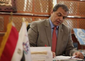 «سعفان» صرف 3.4 مليون إعانات الطوارئ لــ 2652 عاملاً بالثقافية والجامعة العمالية