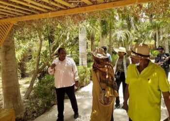 وزيرة الخارجية السودانية تزور الحديقة النباتية بأسوان  خلال إجازة عيد الأضحى المبارك