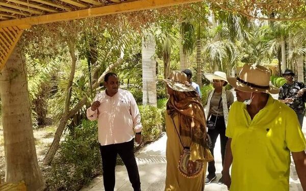 وزيرة الخارجية السودانية تزور الحديقة النباتية بأسوان خلال إجازة عيد الأضحى المبارك 1 وزيرة الخارجية السودانية تزور الحديقة النباتية بأسوان  خلال إجازة عيد الأضحى المبارك