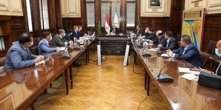 «وزير الزراعة» يكلف بوضع الدراسات اللازمة للنهوض بمجالات انتاج اللقاحات