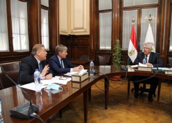 «القصير» يبحث آليات الاستثمار في إنتاج اللقاحات والأمصال البيطرية مع شركتي “كيمين الامريكية” و “ميفاك”