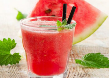 كيفية عمل “سموثي البطيخ بالكريمة”