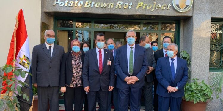 "الزراعة" تستعرض انجازات مشروع حصر ومكافحة العفن البني في البطاطس 1 "الزراعة" تستعرض انجازات مشروع حصر ومكافحة العفن البني في البطاطس