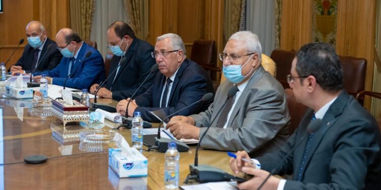 «القصير» مشروع تطوير الألبان يضمن للمواطنين مواصفات جيدة وصحية وآمنة وأسعار مناسبة 1 «القصير» مشروع تطوير الألبان يضمن للمواطنين مواصفات جيدة وصحية وآمنة وأسعار مناسبة