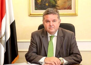 “وزير قطاع الأعمال”يتابع إجراءات تعميم النظام الجديد لتداول القطن بالمحافظات