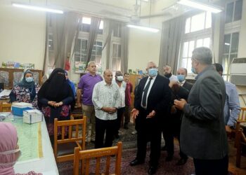 "وزير الزراعة" يتفقد أعمال لجان تطعيم العاملين بالوزارة ضد فيروس كورونا