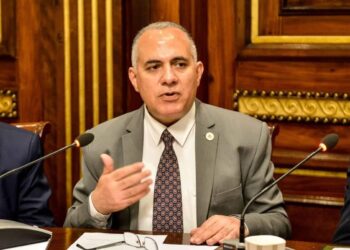 “عبد العاطى” يوجه برفع كفاءة المحطات للوفاء بالاحتياجات المائية المطلوبة