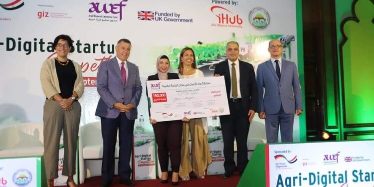 "الزراعة"تشارك في ختام مسابقة رواد الأعمال بجامعة عين شمس 1 د.علاء عزوز خلال مشاركته في مسابقة رواد الاعمال بجامعة عين شمس