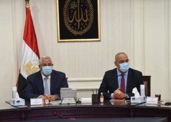 وزيرا الإسكان والزراعة في اجتماع أراضي الدولة