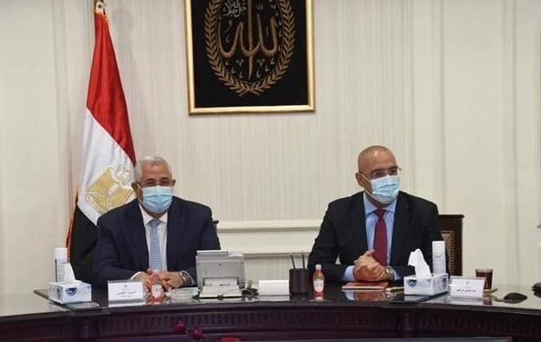 وزيرا الإسكان والزراعة في اجتماع أراضي الدولة