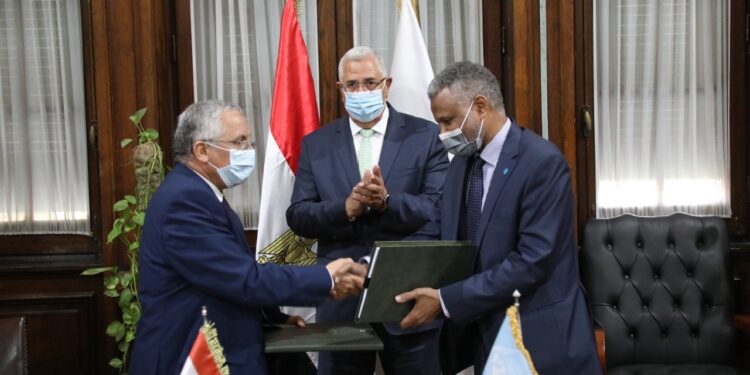 وزير الزراعة يشهد مراسم توقيع وثيقتي تعاون مع الفاو 1 وزير الزراعة يشهد مراسم توقيع وثيقتي تعاون مع الفاو